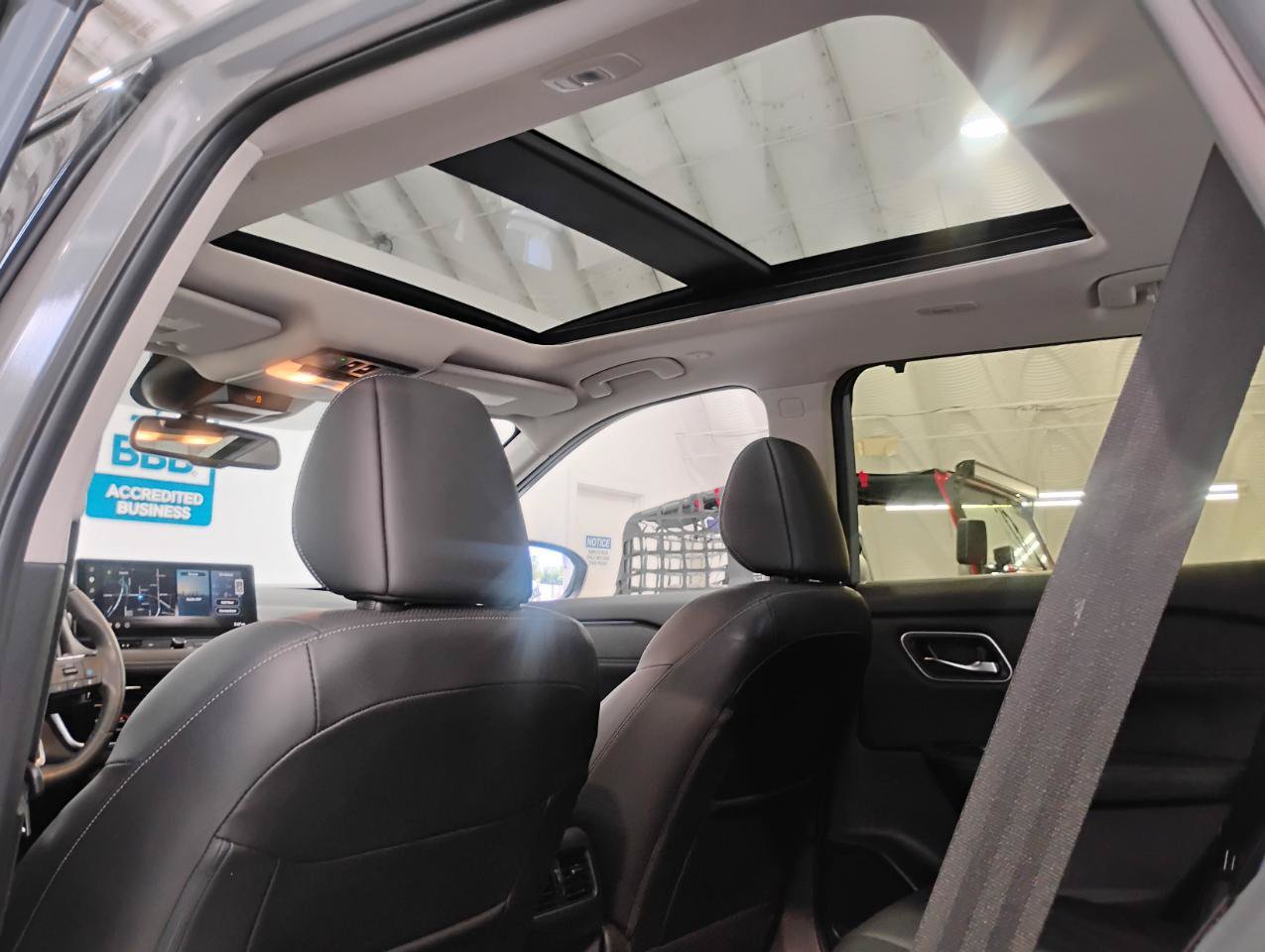 Used 2024 Nissan Rogue Platinum w/ Platinum Premium Package FWD image 15