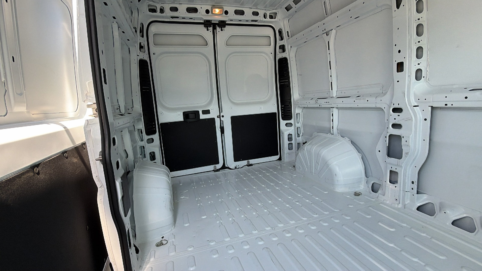 Used 2025 RAM ProMaster 2500 w/ Safety Group FWD image 14