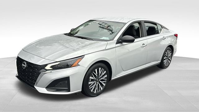 Used 2025 Nissan Altima 2.5 SV FWD image 3