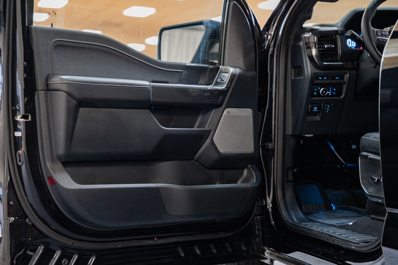 Certified 2023 Ford F150 Lariat w/ Equipment Group 502A High image 39