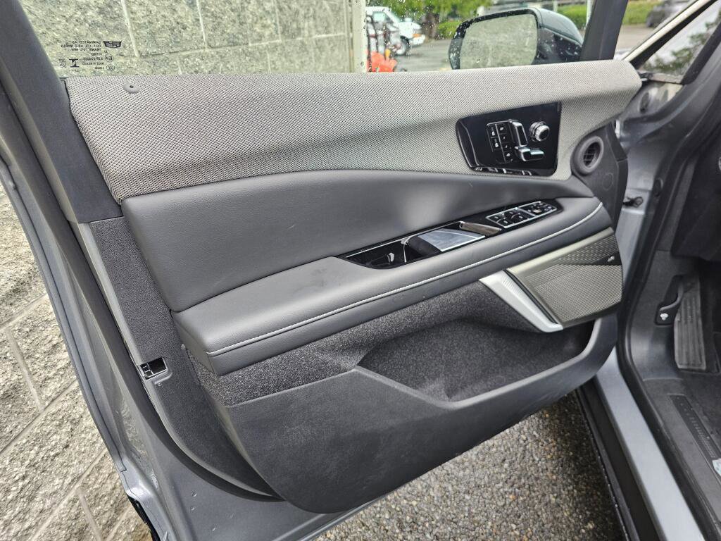 New 2026 Cadillac Optiq Luxury 1 image 27