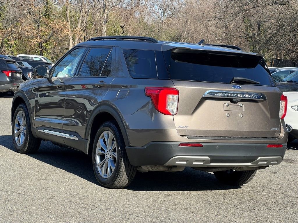 Used 2021 Ford Explorer XLT w/ Equipment Group 202A AWD/4WD image 4