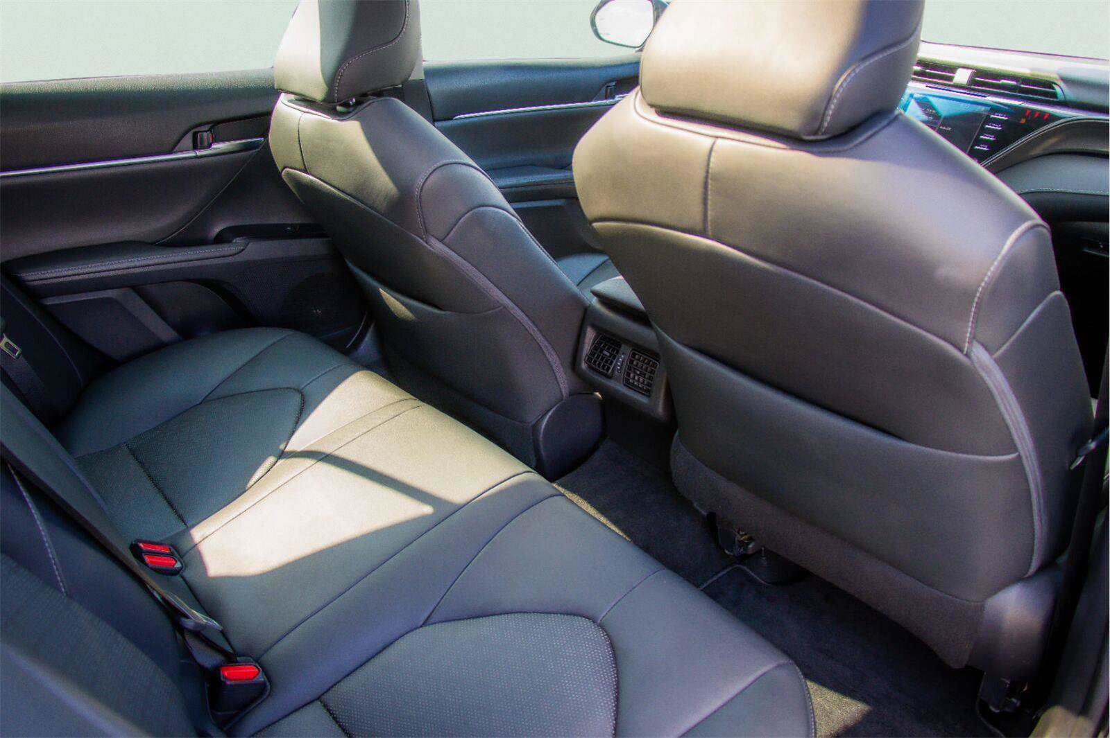 Used 2019 Toyota Camry XSE FWD image 8