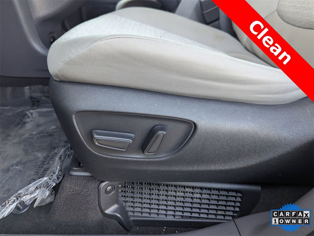 Used 2023 Toyota Sienna LE image 12