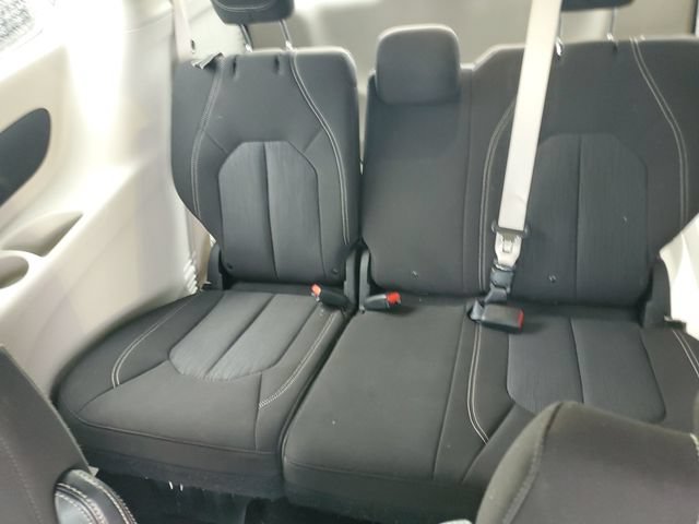 Used 2020 Chrysler Voyager LX FWD image 9
