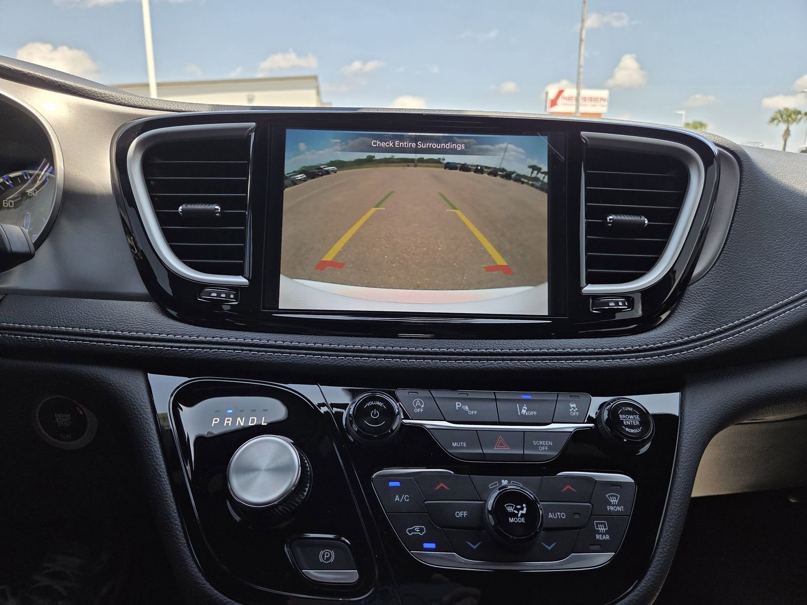 New 2026 Chrysler Pacifica Select FWD image 33