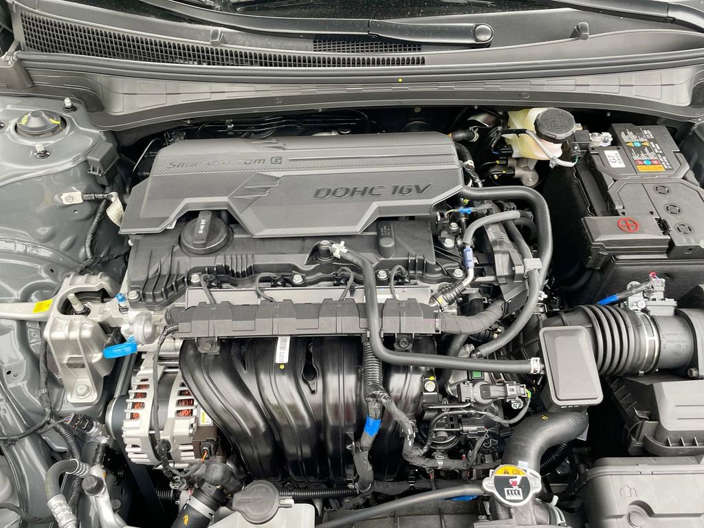 Used 2025 Hyundai Elantra SE image 50