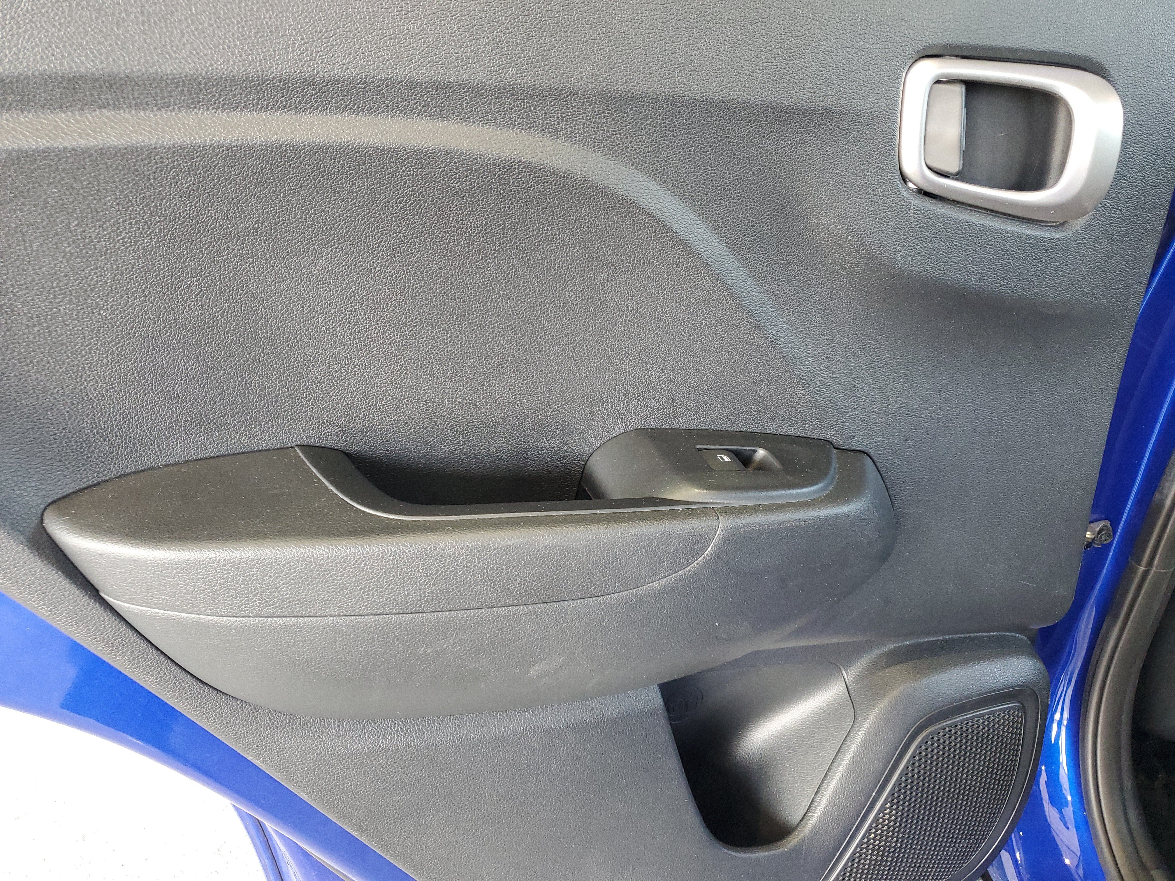 Used 2024 Hyundai Venue SEL FWD image 11