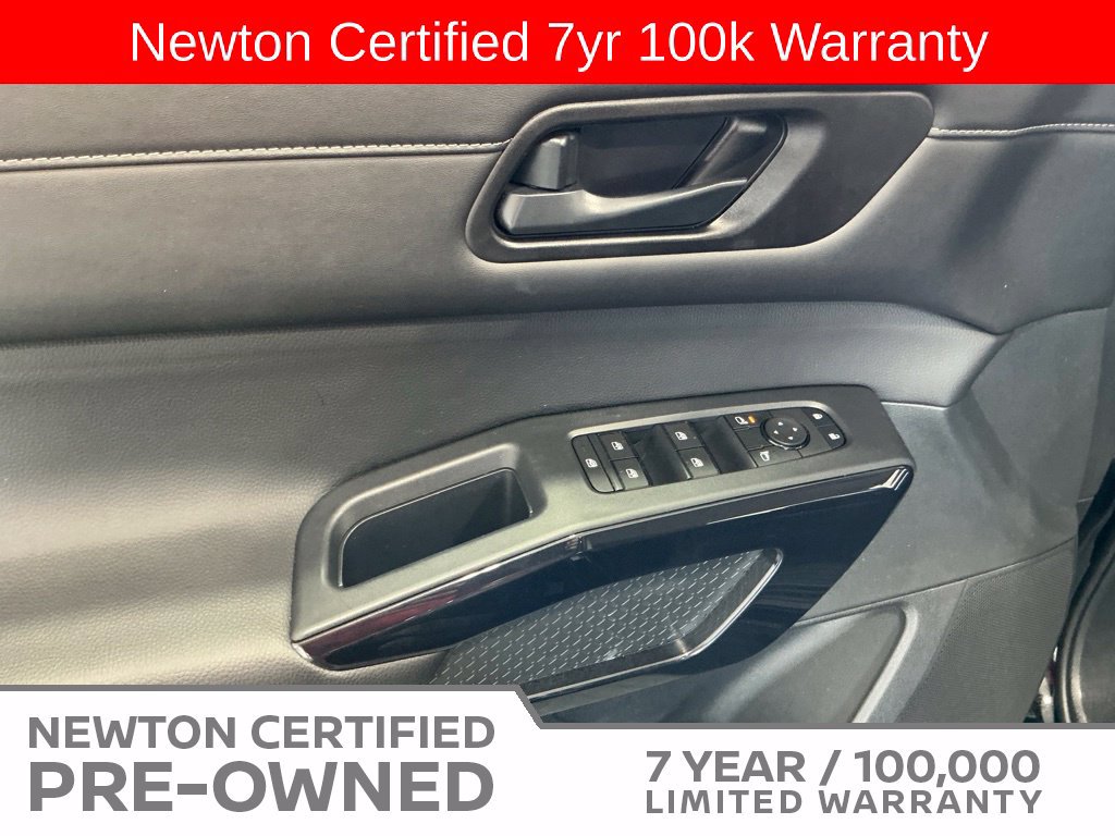 Used 2025 Nissan Pathfinder SV FWD image 36