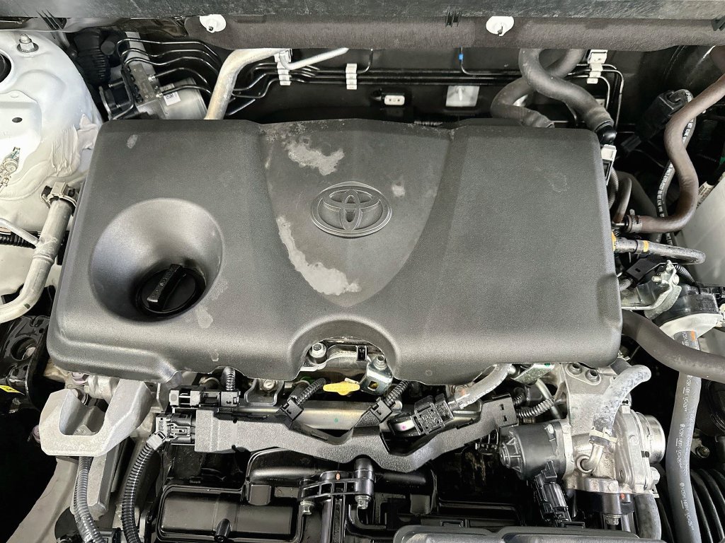 Used 2025 Toyota RAV4 LE AWD/4WD image 30
