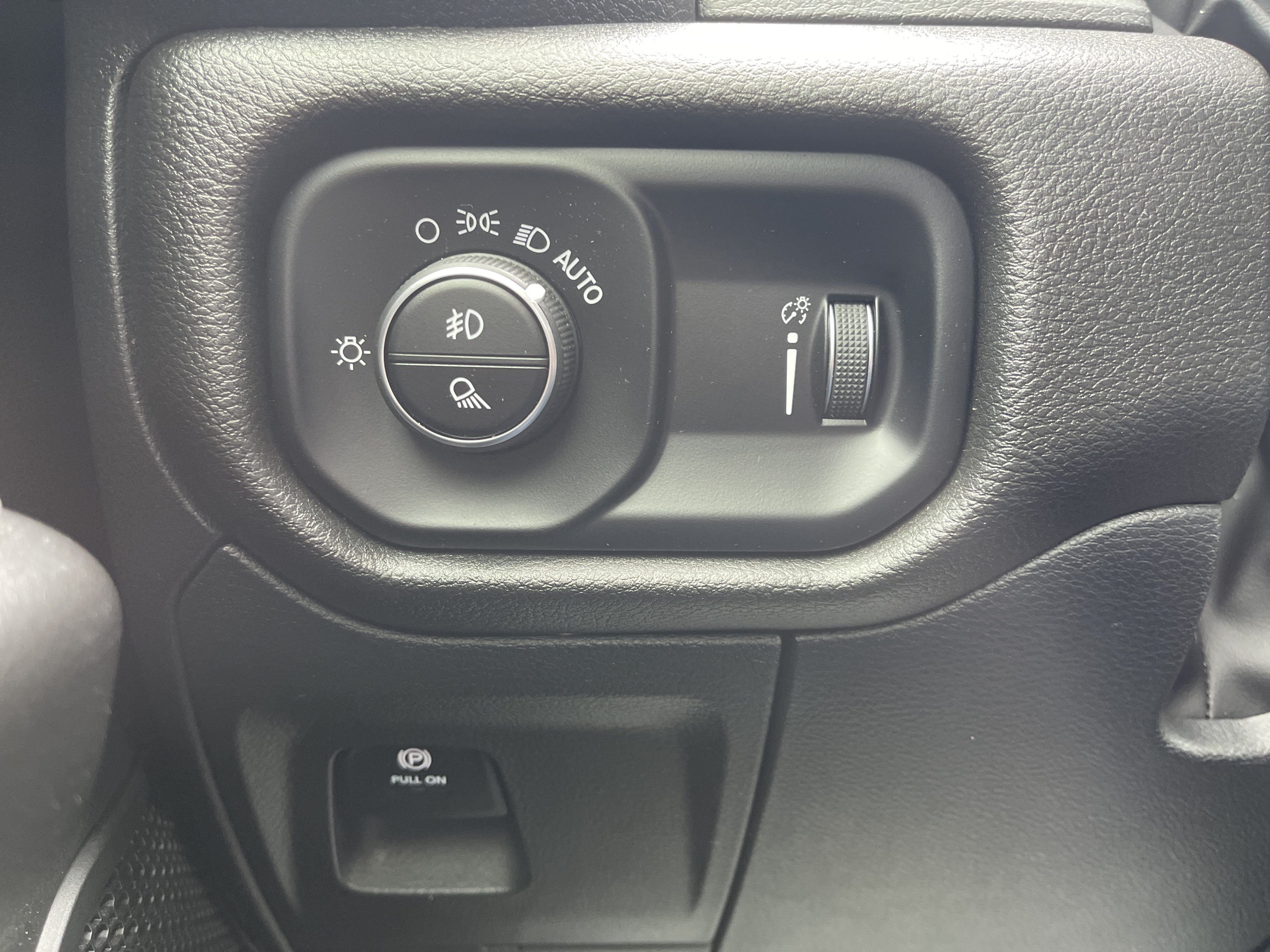 Used 2025 RAM 1500 Warlock AWD/4WD image 25