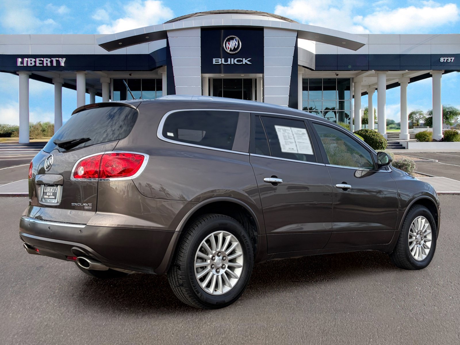 Used 2011 Buick Enclave CXL FWD image 4