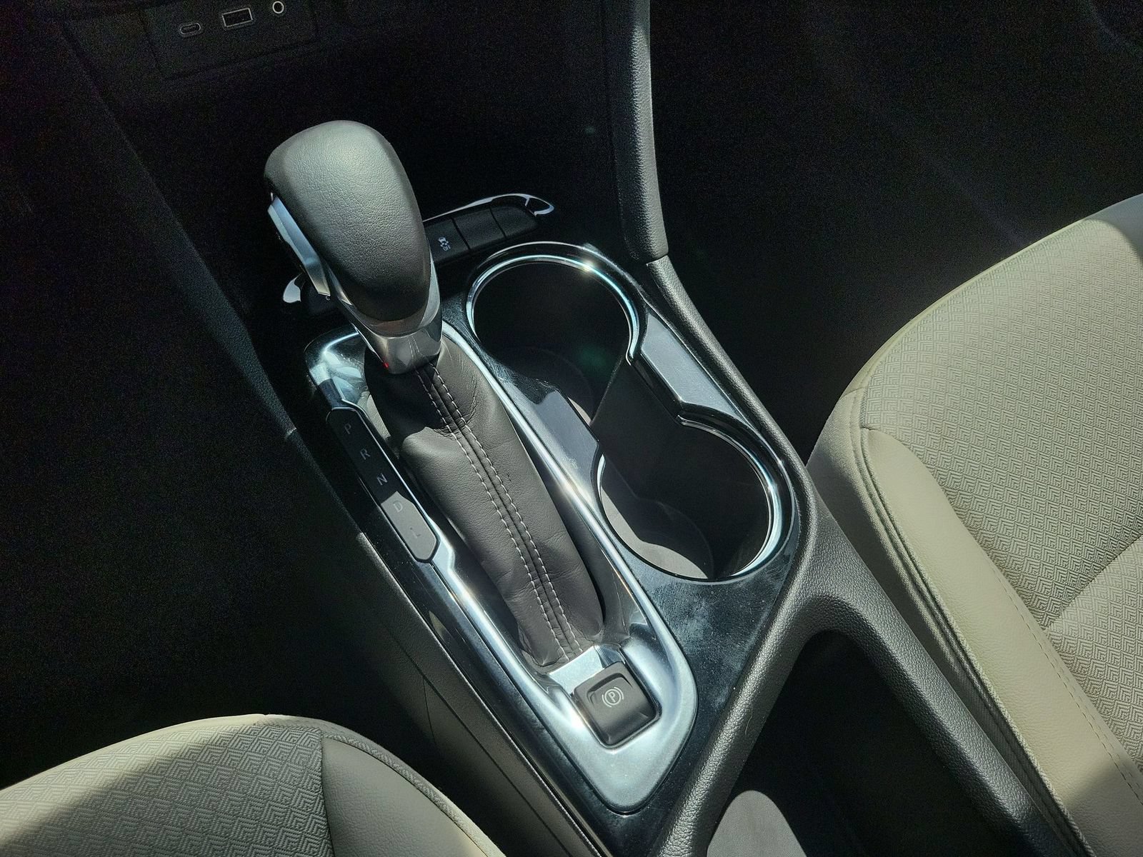Used 2023 Buick Encore GX Preferred w/ Cold Weather Comfort Package FWD image 16