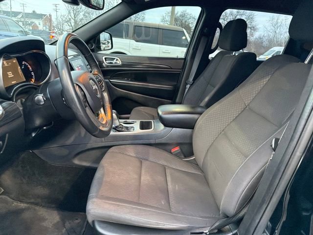 Used 2019 Jeep Grand Cherokee Laredo w/ 18" Wheel & 8.4" Radio Group image 13