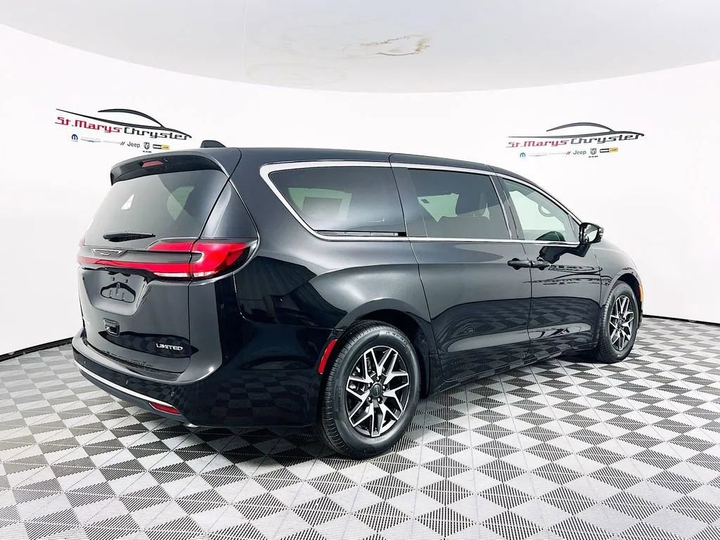 New 2027 Chrysler Pacifica Limited FWD image 8