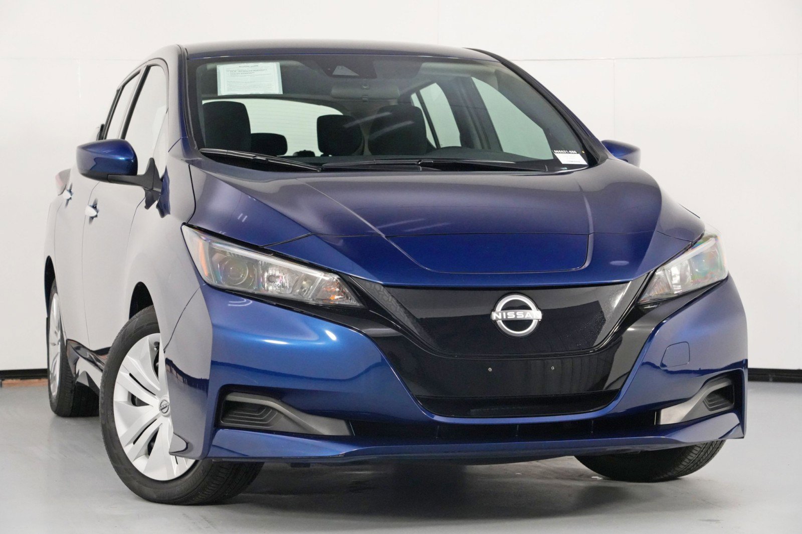 Used 2025 Nissan Leaf S image 2