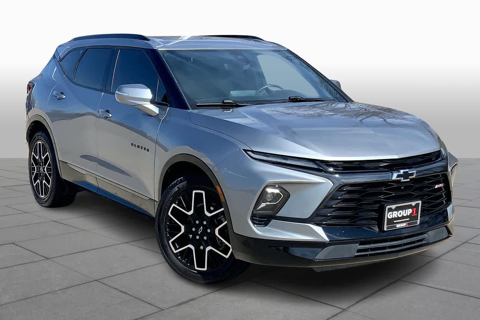 Used 2023 Chevrolet Blazer RS w/ Driver Confidence II Package FWD image 3