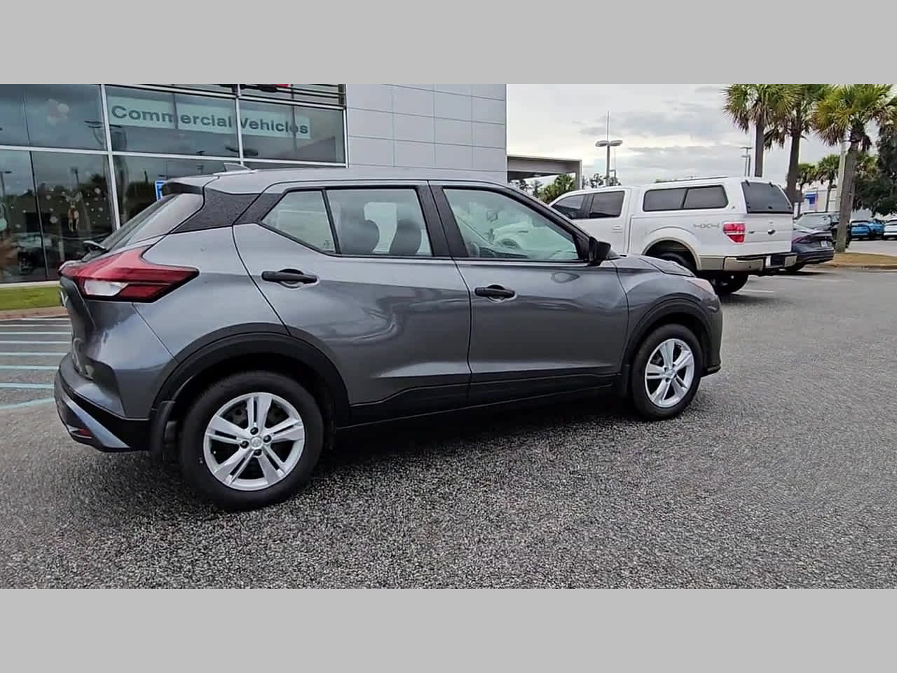 New 2025 Nissan Kicks Play S image 33