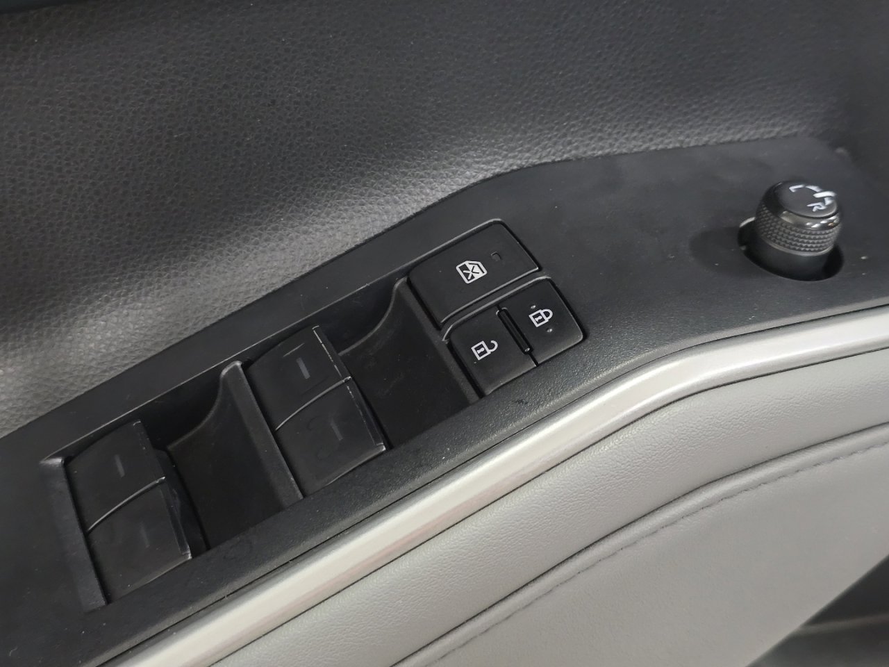 Used 2022 Toyota Highlander XLE image 26