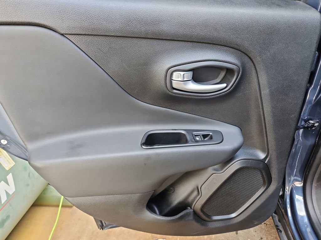 Used 2023 Jeep Renegade Trailhawk image 28