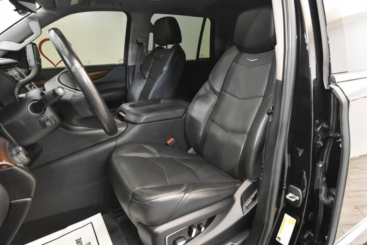 Used 2020 Cadillac Escalade Premium Luxury image 11