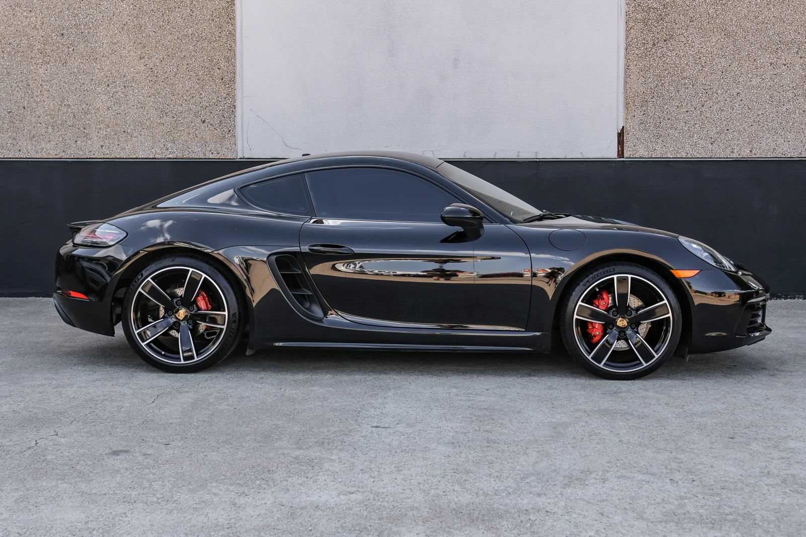 Used 2019 Porsche 718 Cayman S RWD image 6