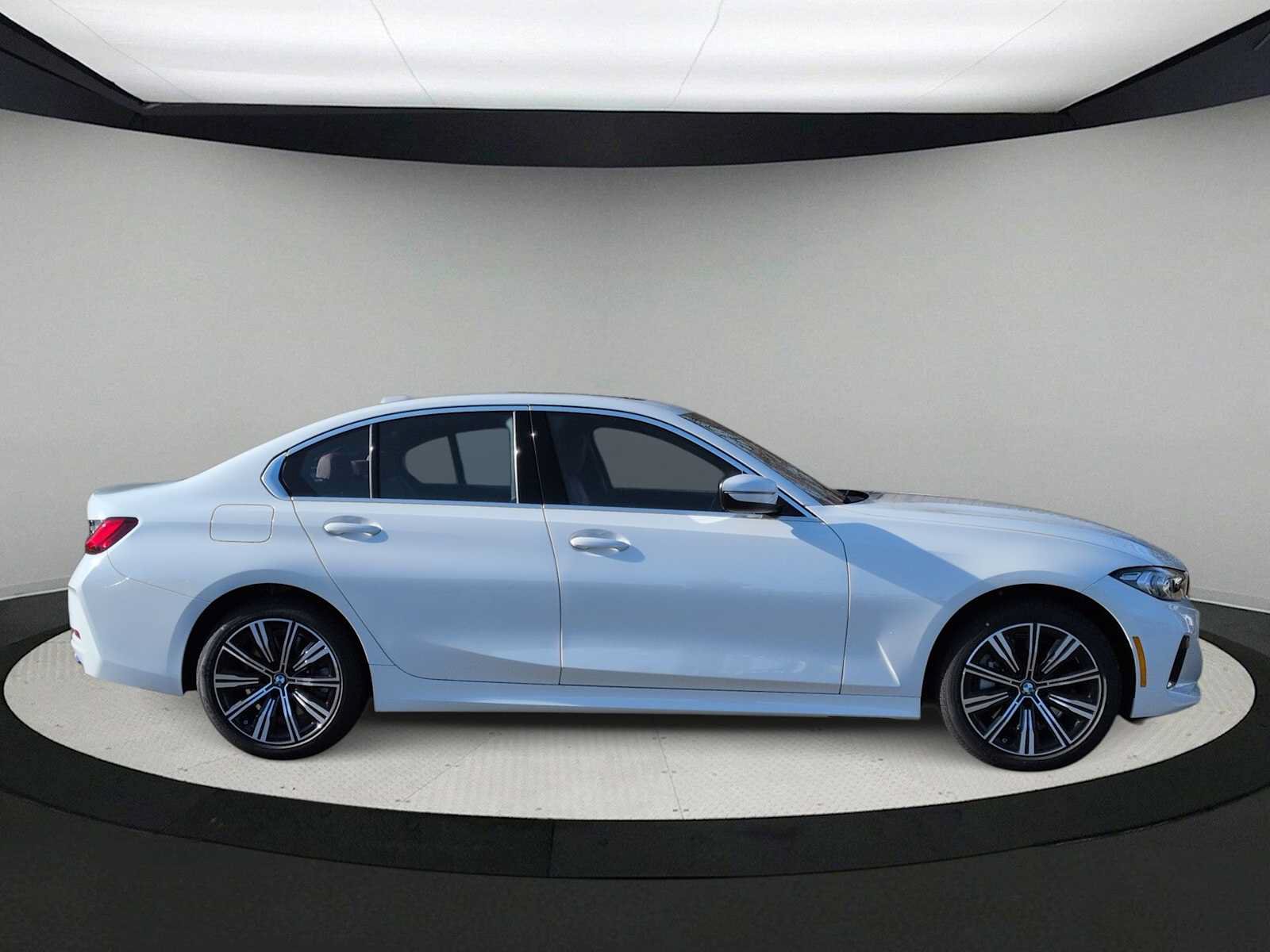 Used 2026 BMW 330i xDrive Sedan w/ Convenience Package AWD/4WD image 9