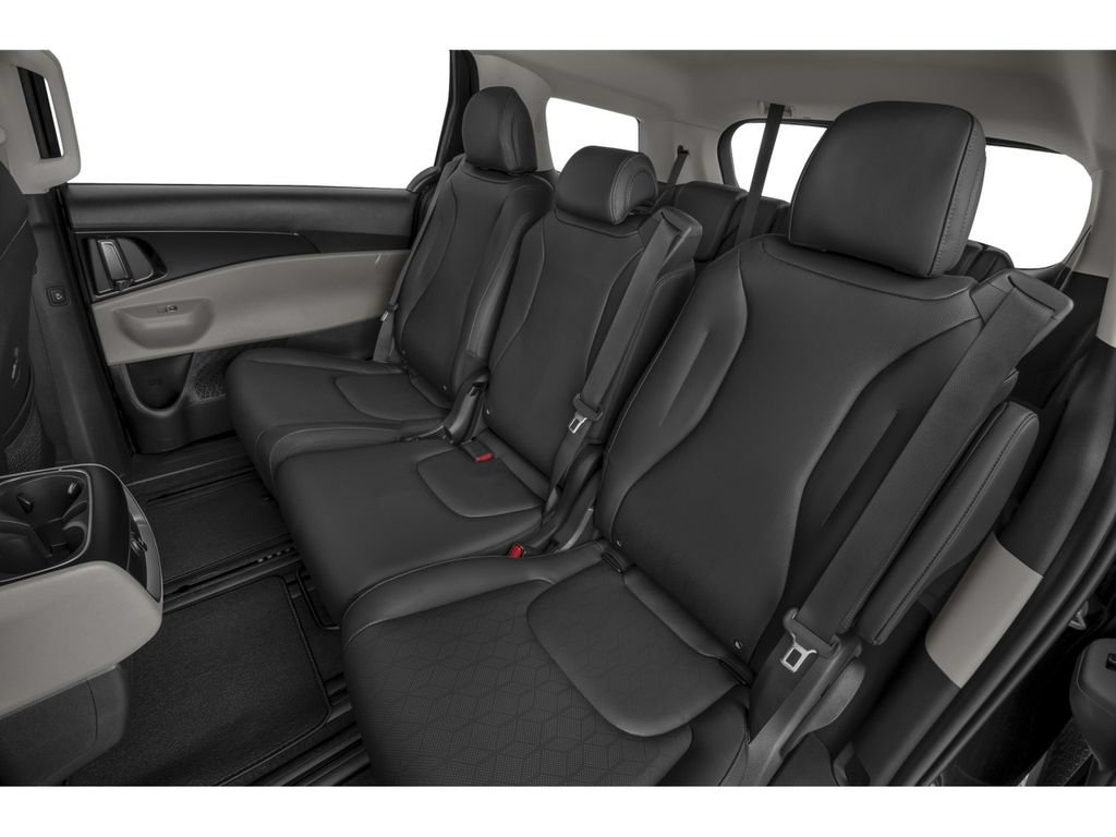 Used 2025 Kia Carnival FWD image 10