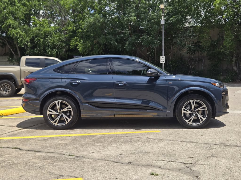 New 2027 Audi Q6 e-tron Premium Plus AWD/4WD image 7