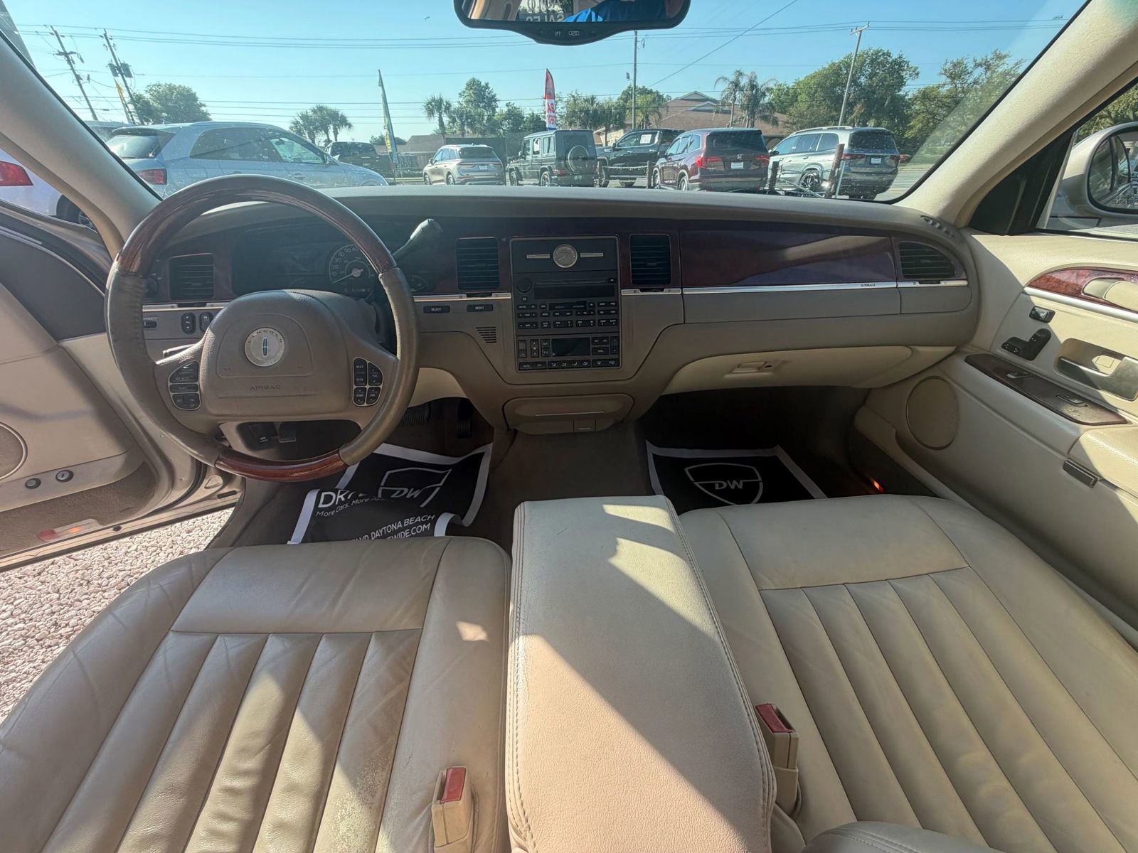 Used 2003 Lincoln Town Car Signature image 11