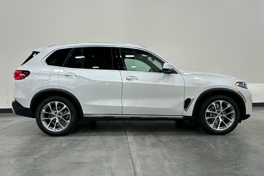 Used 2026 BMW X5 xDrive40i w/ Climate Comfort Package AWD/4WD image 3