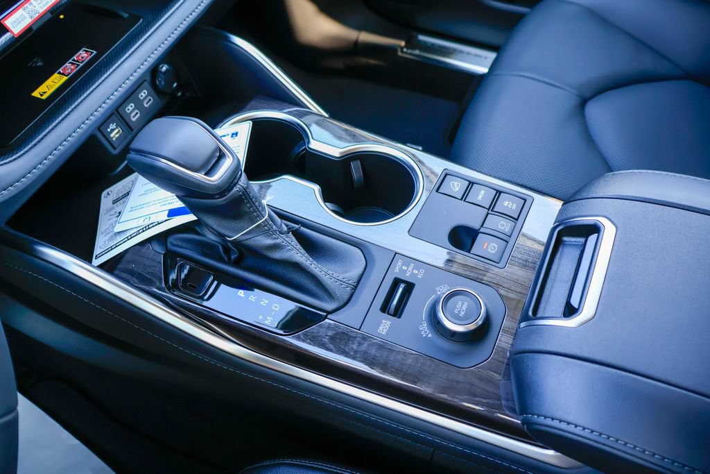 New 2026 Toyota Highlander Platinum AWD/4WD image 15