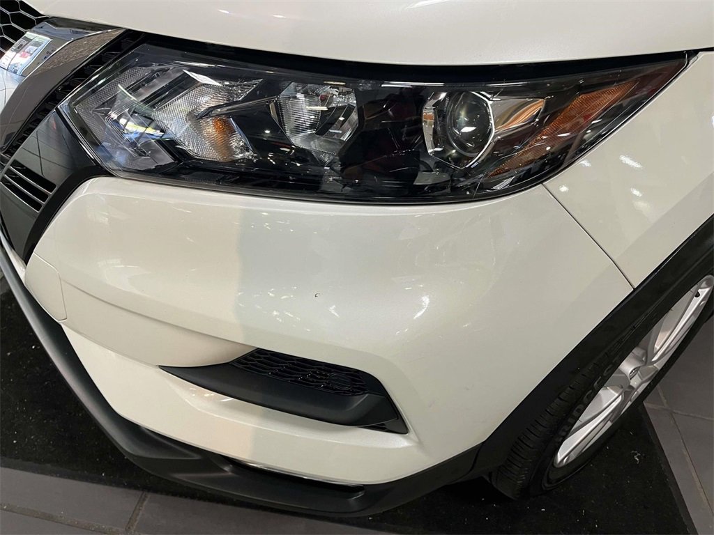 Used 2022 Nissan Rogue Sport SV w/ Technology Package image 9