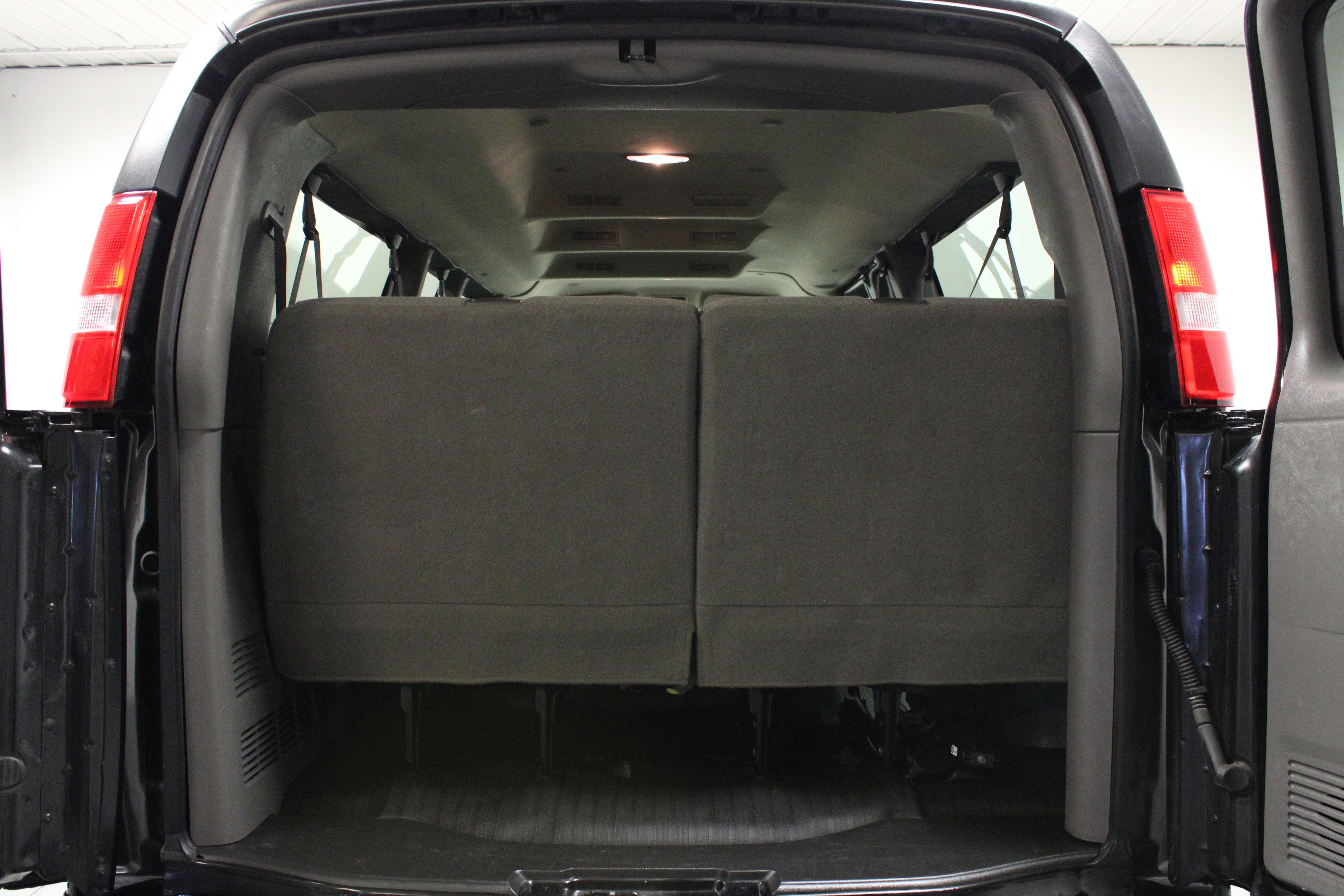Used 2025 Chevrolet Express 3500 LS RWD image 13