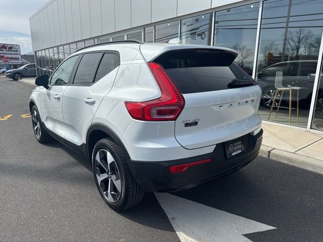 Certified 2025 Volvo XC40 B5 Plus image 3