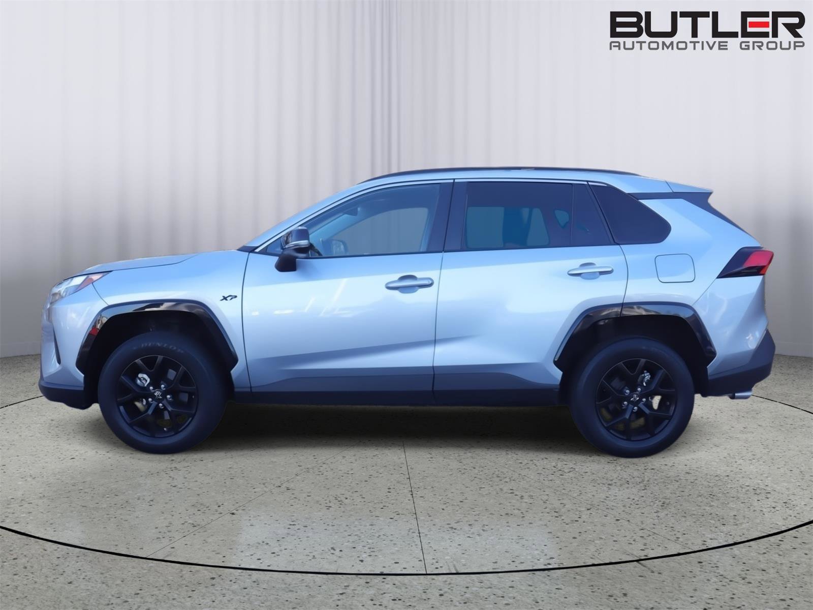 Used 2023 Toyota RAV4 XLE w/ Convenience Package image 4