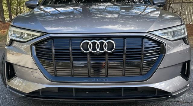 Used 2021 Audi e-tron Premium w/ Convenience Plus Package image 4