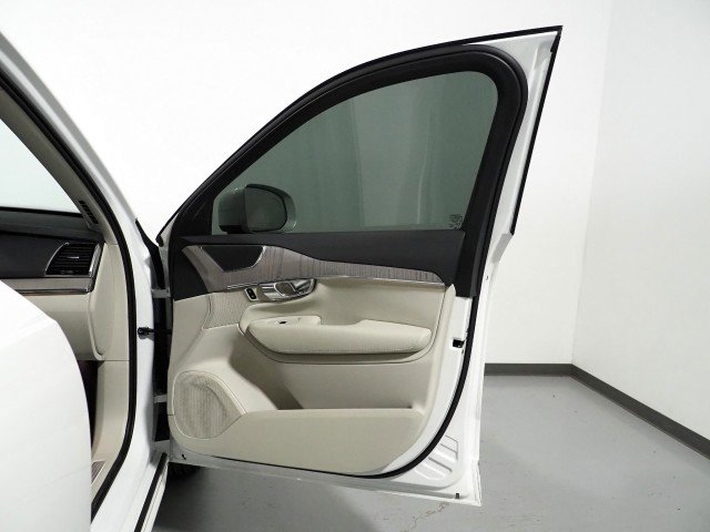 Used 2025 Volvo XC90 T8 Plus w/ Protection Package Premier image 58