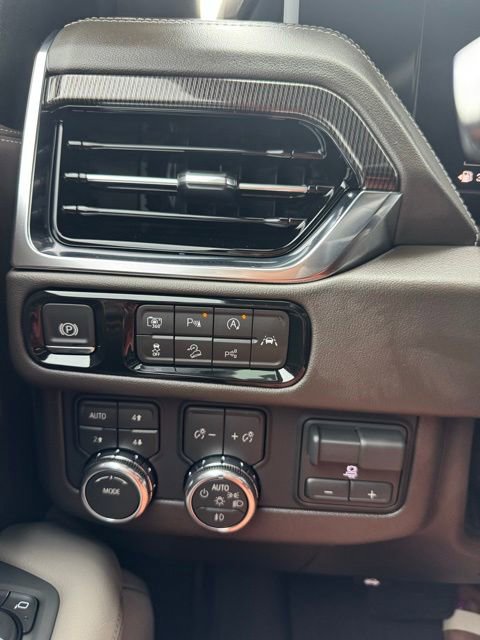 Used 2026 GMC Yukon XL Elevation w/ Elevation Premium Package AWD/4WD image 13