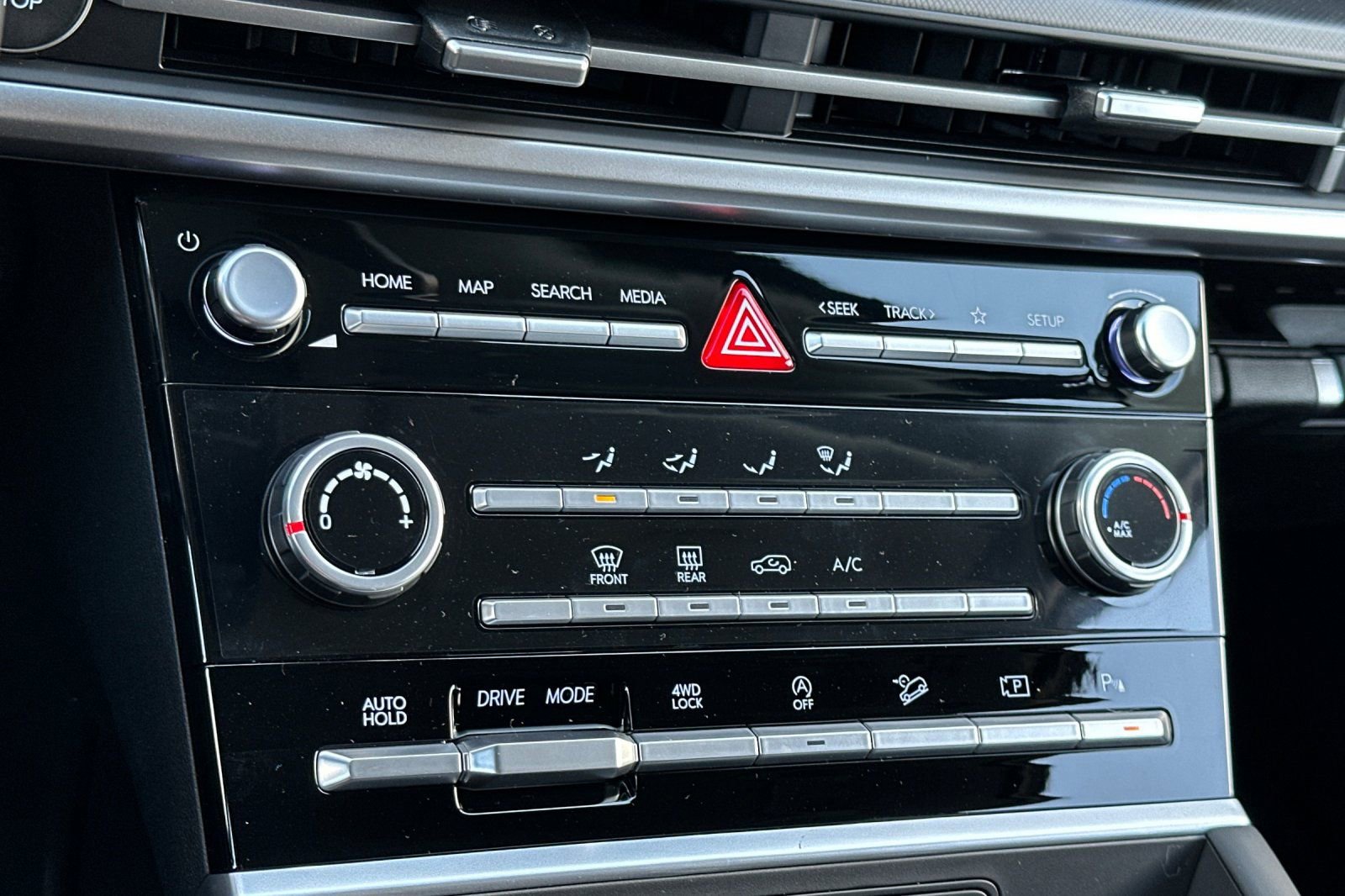 Used 2025 Hyundai Santa Fe SE image 19