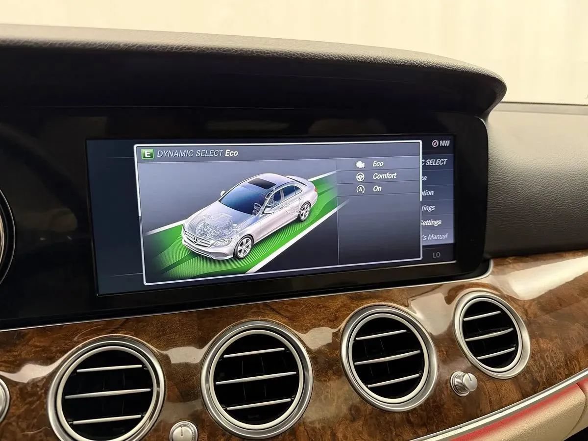 Used 2017 Mercedes-Benz E 300 4MATIC image 34
