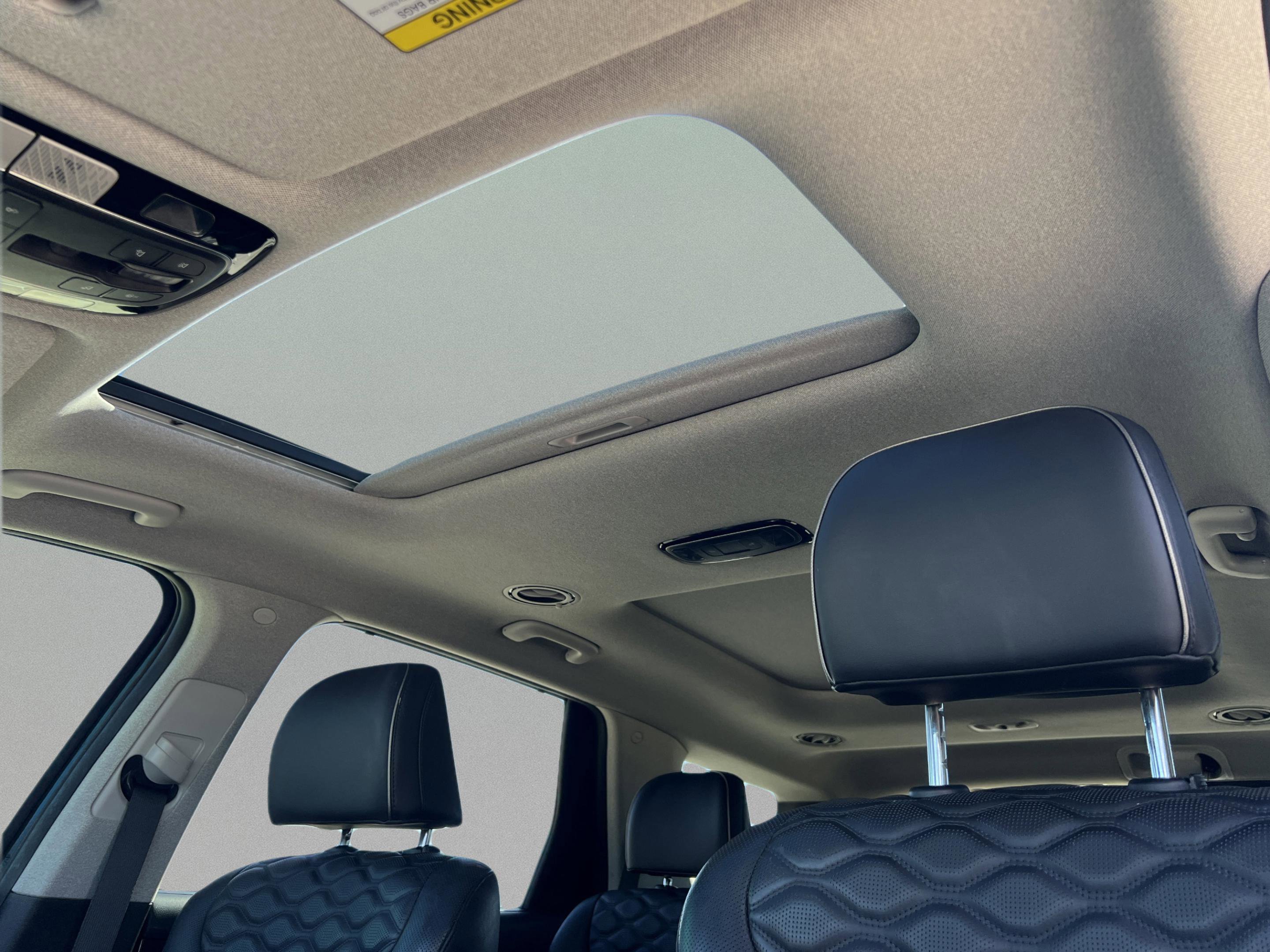 Used 2022 Hyundai Palisade Limited w/ Winter Package image 26