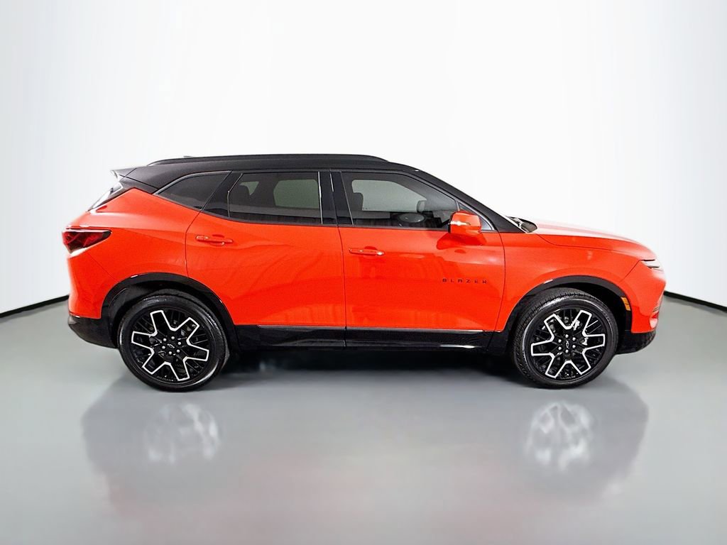 Used 2025 Chevrolet Blazer RS w/ Driver Confidence II Package image 8