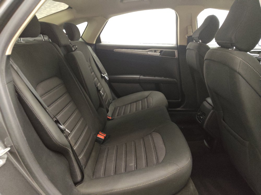 Used 2020 Ford Fusion SE FWD image 19