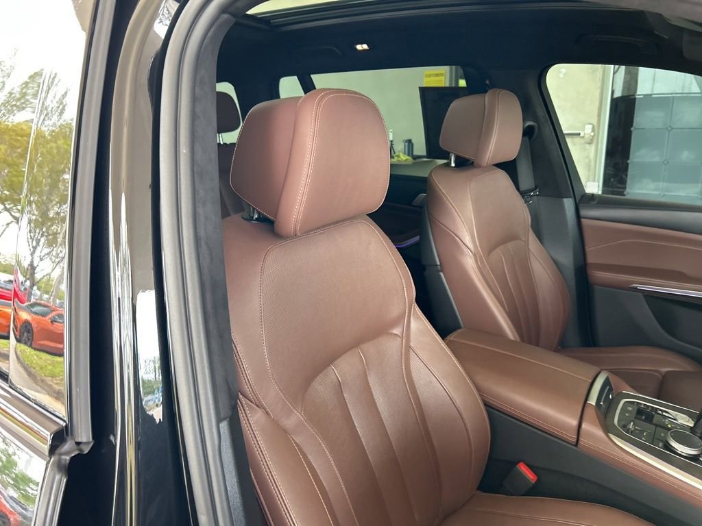 Used 2022 BMW X7 M50i w/ Dynamic Handling Package image 23