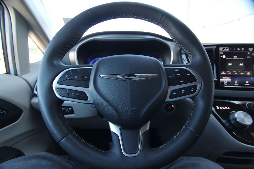 Used 2024 Chrysler Pacifica Touring-L FWD image 20