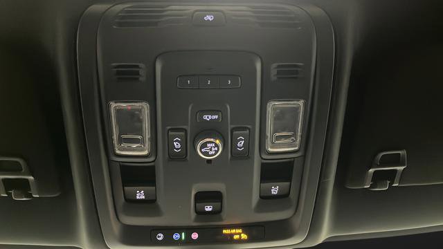 Used 2021 GMC Yukon XL Denali w/ Denali Premium Package AWD/4WD image 35