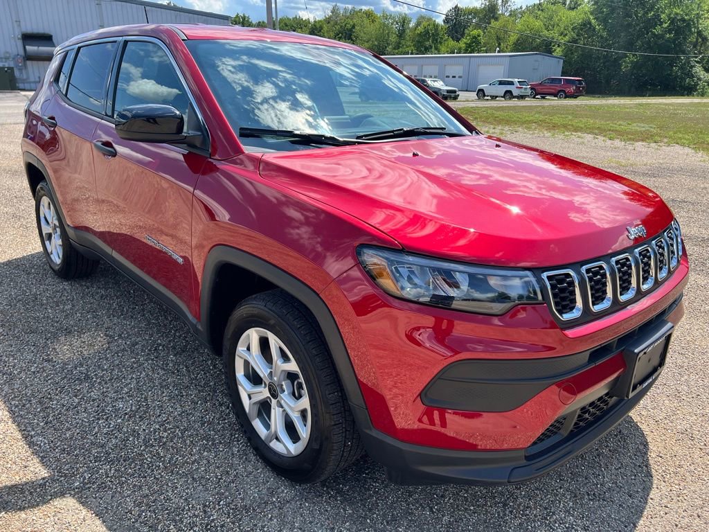 Used 2025 Jeep Compass Sport image 5