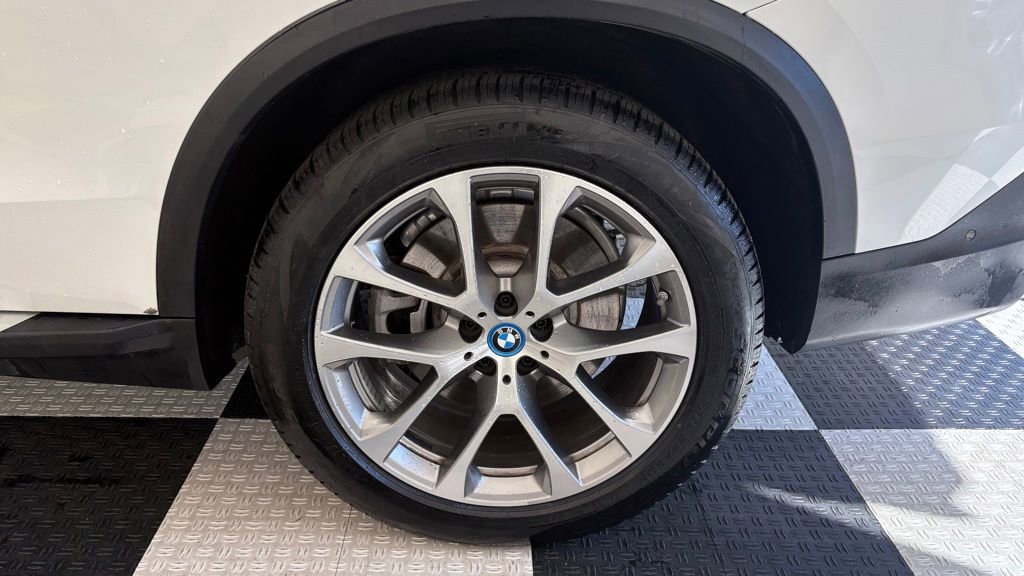 Used 2025 BMW X5 xDrive50e image 15