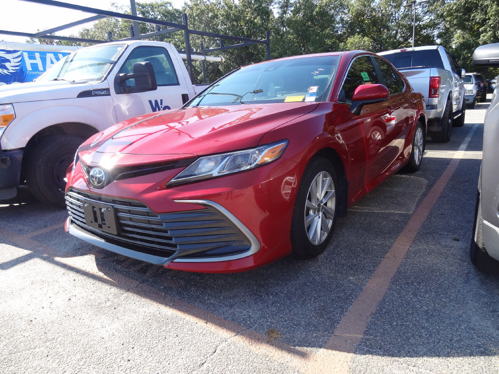 Used 2023 Toyota Camry LE FWD image 3